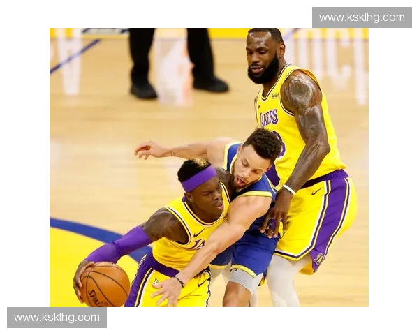 双人包夹战术解析：如何利用协同防守应对进攻方的突破与配合